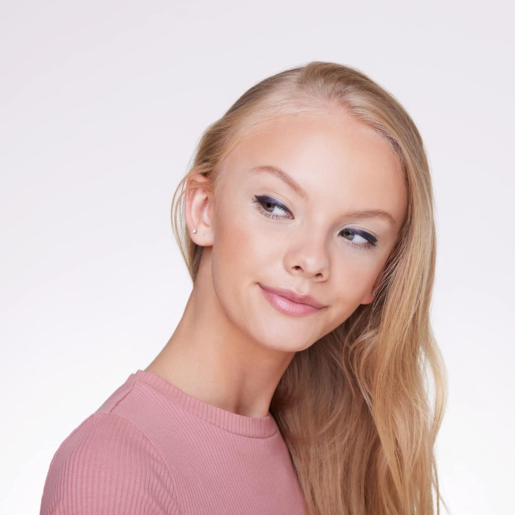 Essence Kajal Pencil 01 Black | Smooth Glide Eye Pencil | Long Lasting Waterproof Kajal | Easy to Apply & Blend | Smudge Resistant Matte Finish | Everyday Eye Makeup Essential | 1g